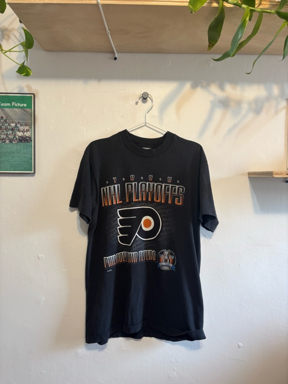 Vintage Philadelphia Flyers 1996 NHL Playoffs Black Graphic Tee